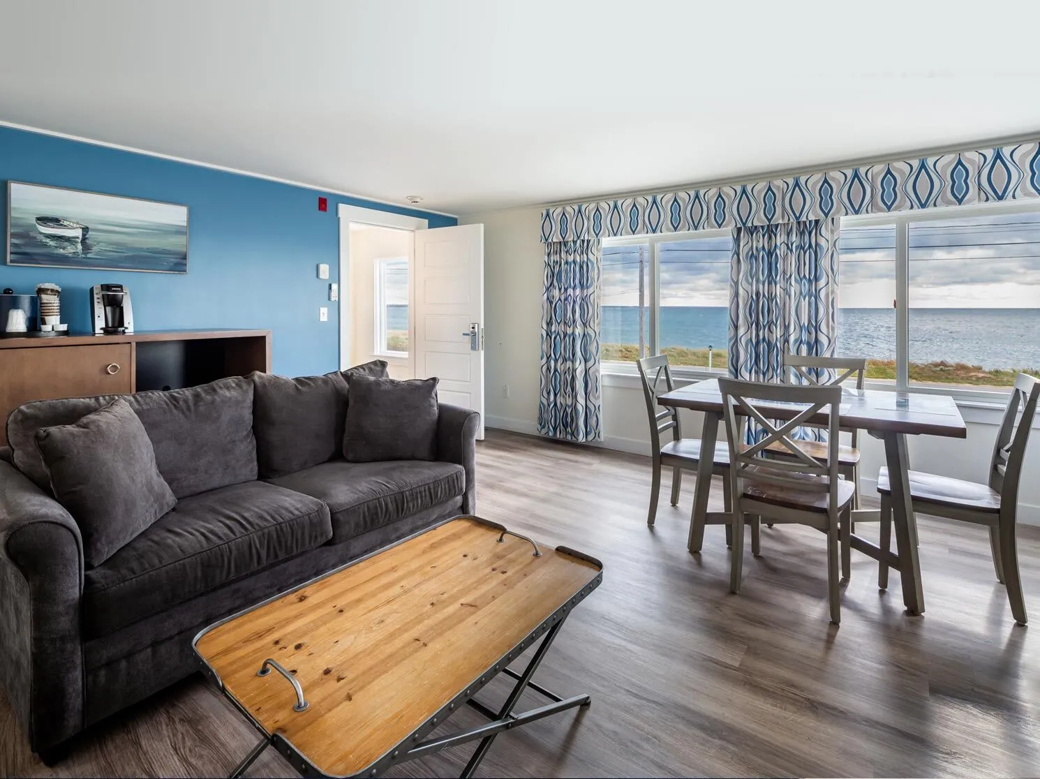 Breakwater Hotel — photo 31 of 39